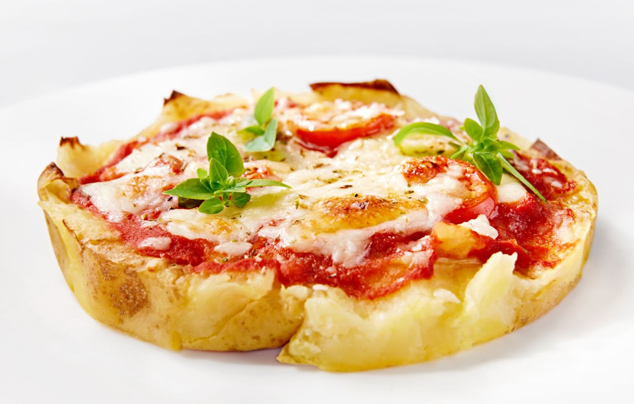 Die Vorspeise des Kindermenüs im PALAZZO ist Smashed Potatoe Pizza Margherita.